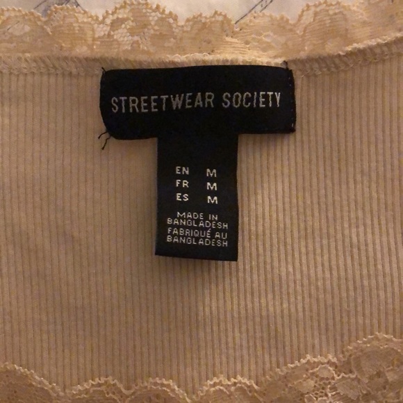 Cute laced cream top <3 - Picture 4 of 4